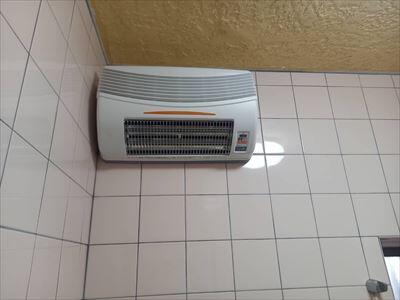 浴室に換気暖房換気扇取り付けました。